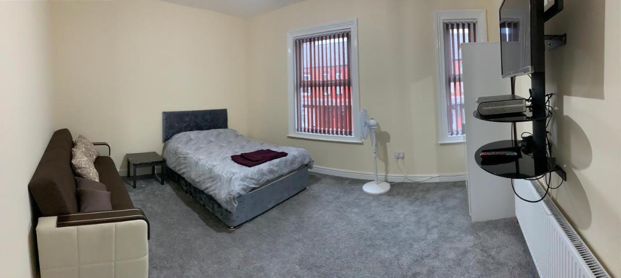 Hôtel 50 Mayford Road à Manchester Extérieur photo